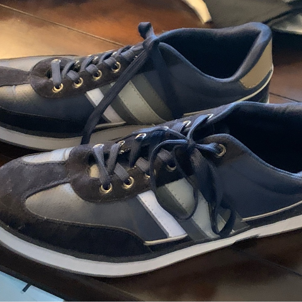 Men’s fashion sneakers. Size 11